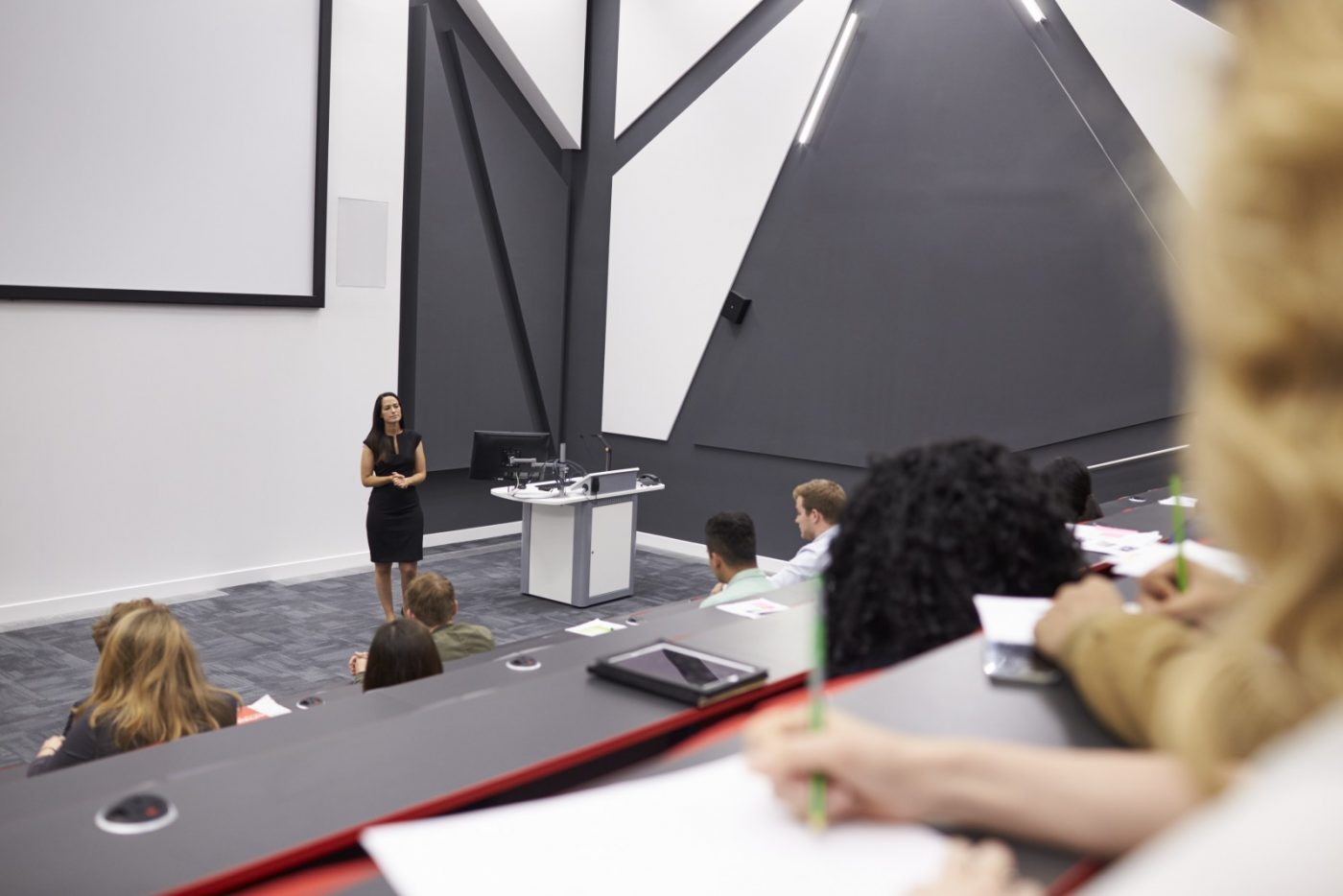 woman-lecturing-students-in-a-lecture-theatre-mid-pw3fz3y